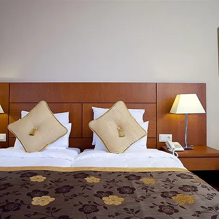 Hotel Nepheli 4*