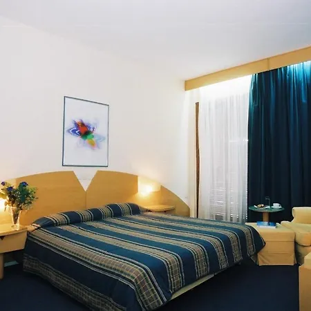 Nepheli Hotel 4*