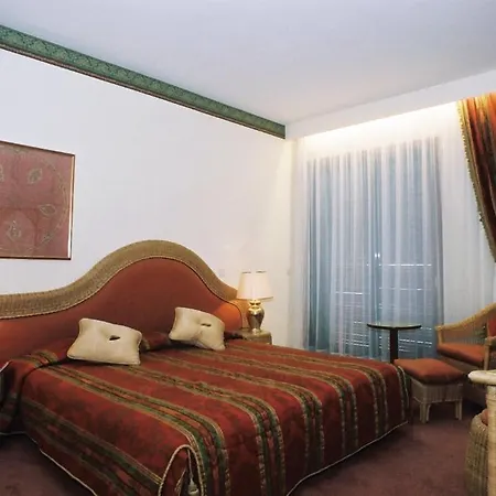 Hotel Nepheli 4*