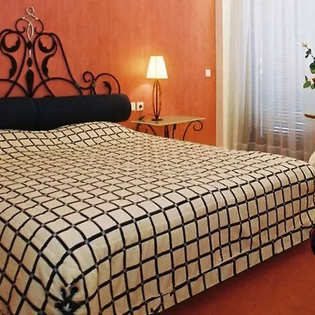 νεφέλη 4*